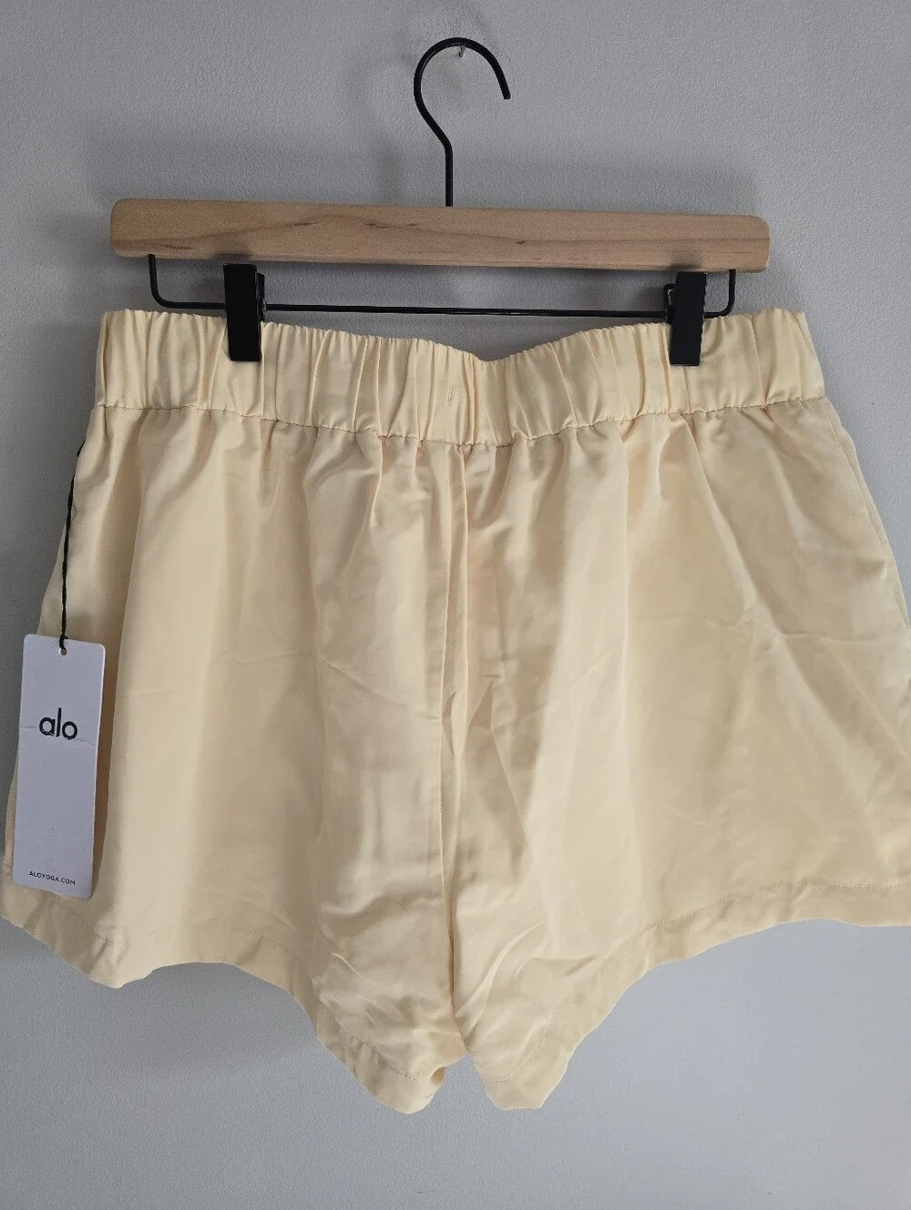 New ALO Yoga High-Waist Socialite Short - Candlelight Yellow L